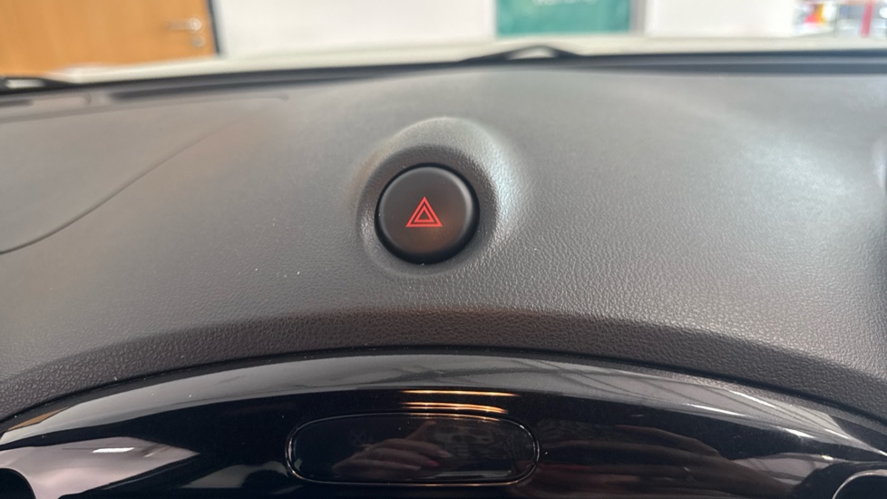Nissan Juke 1.5 dCi Tekna 5dr Diesel Hatchback - Image 32