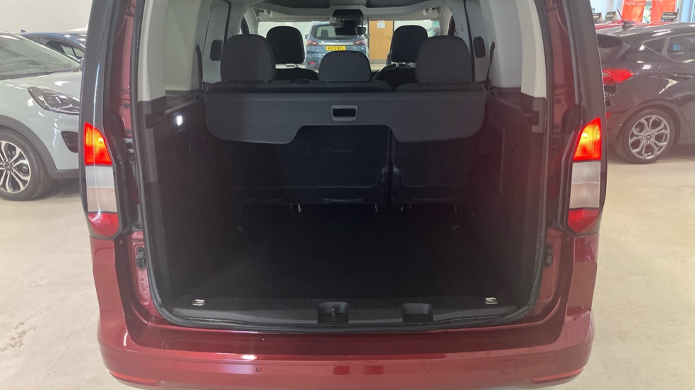Ford Tourneo Connect 2.0 EcoBlue Titanium 5dr Diesel Estate - Image 4