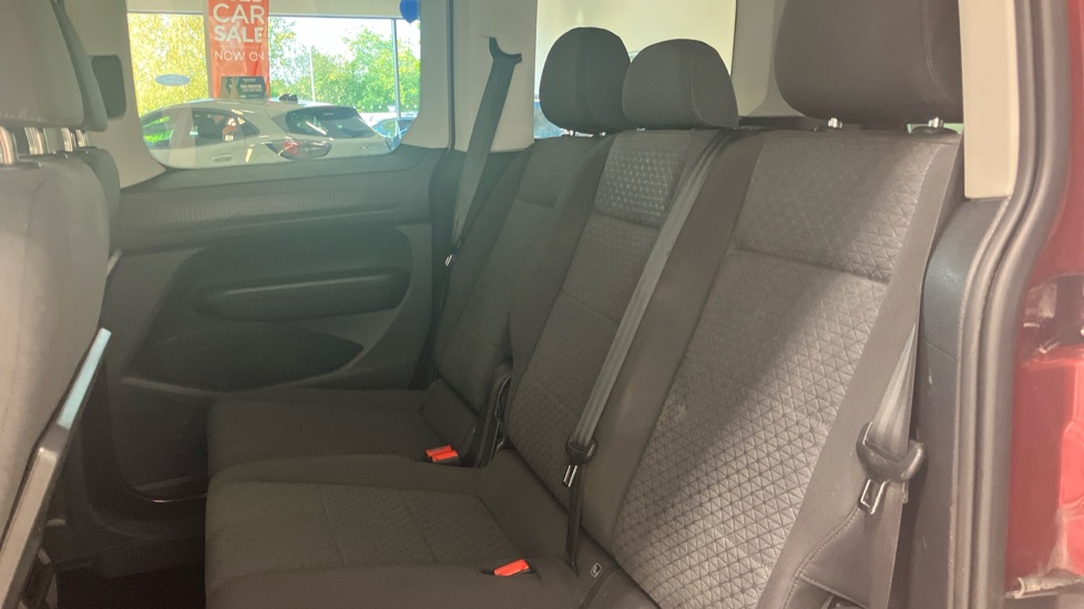 Ford Tourneo Connect 2.0 EcoBlue Titanium 5dr Diesel Estate - Image 16