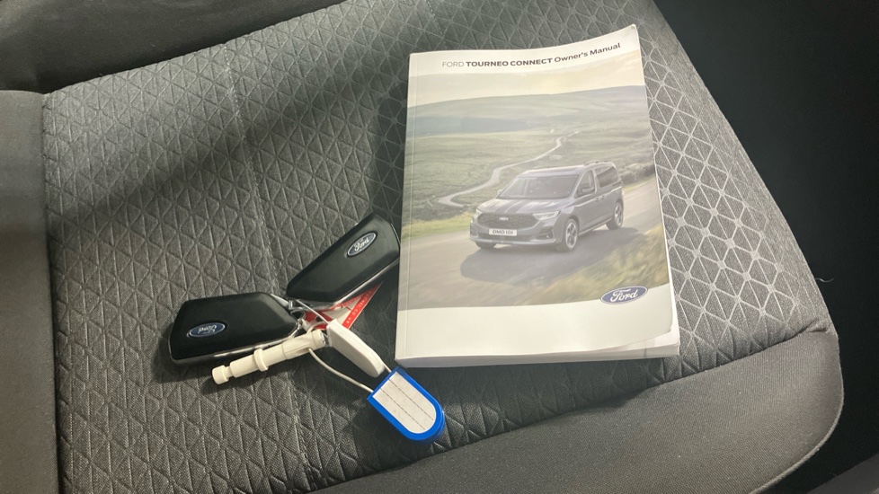 Ford Tourneo Connect 2.0 EcoBlue Titanium 5dr Diesel Estate - Image 19