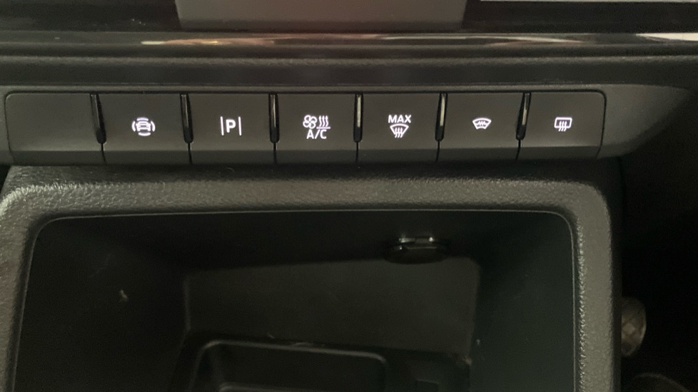 Ford Tourneo Connect 2.0 EcoBlue Titanium 5dr Diesel Estate - Image 25