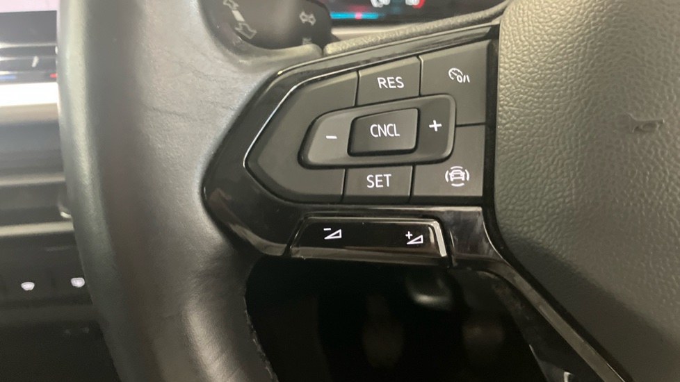 Ford Tourneo Connect 2.0 EcoBlue Titanium 5dr Diesel Estate - Image 30
