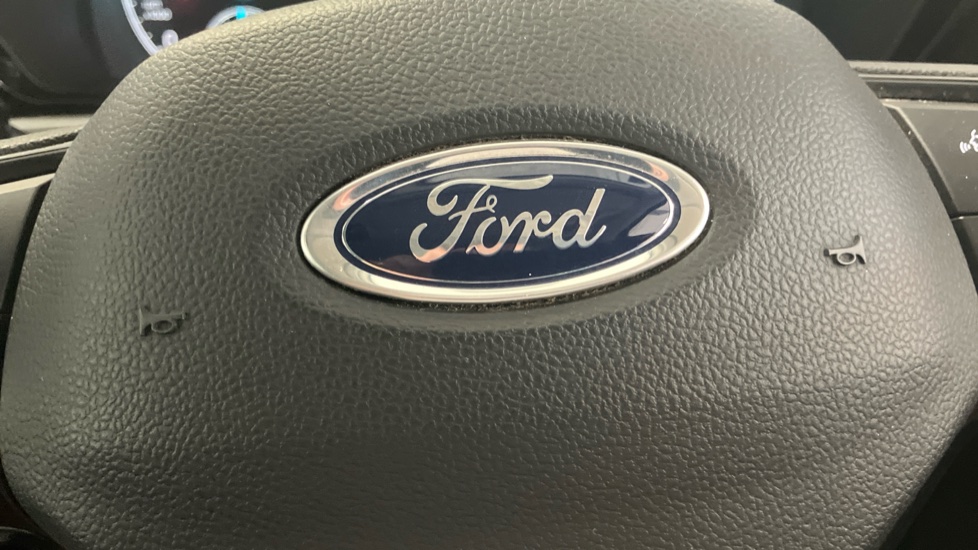 Ford Tourneo Connect 2.0 EcoBlue Titanium 5dr Diesel Estate - Image 31