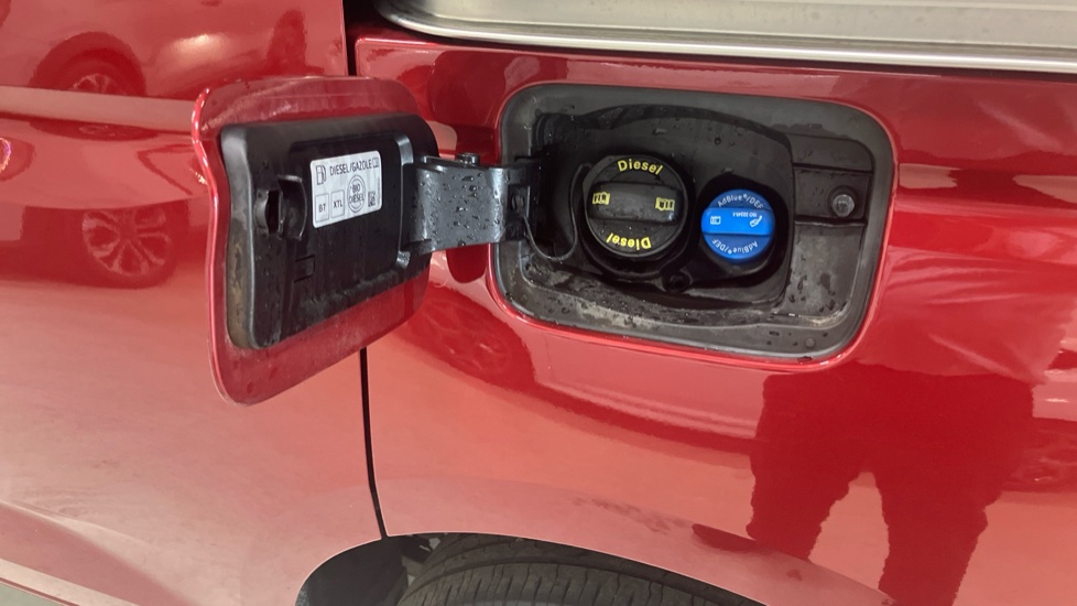 Ford Tourneo Connect 2.0 EcoBlue Titanium 5dr Diesel Estate - Image 39