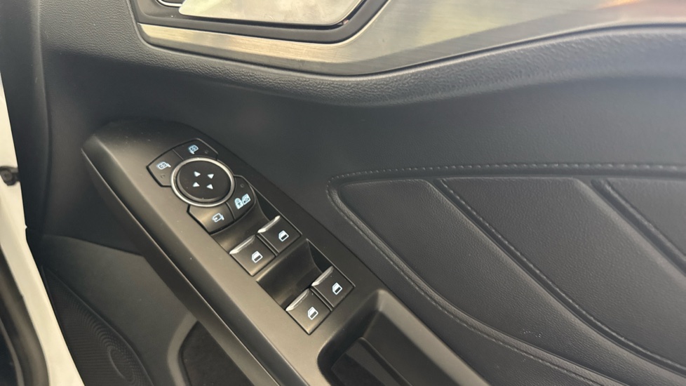 Ford Focus 1.0 EcoBoost Hybrid mHEV 125 Titanium X Ed 5dr Petrol Hatchback - Image 28