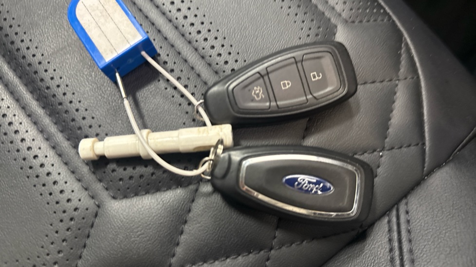 Ford Puma 1.0 EcoBoost Hybr mHEV 155 ST-Line Vignale 5dr DCT Petrol Hatchback - Image 19