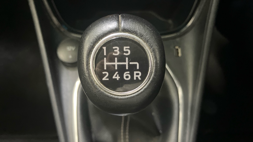 Ford Puma 1.0 EcoBoost Hybrid mHEV Titanium 5dr Petrol Hatchback - Image 26
