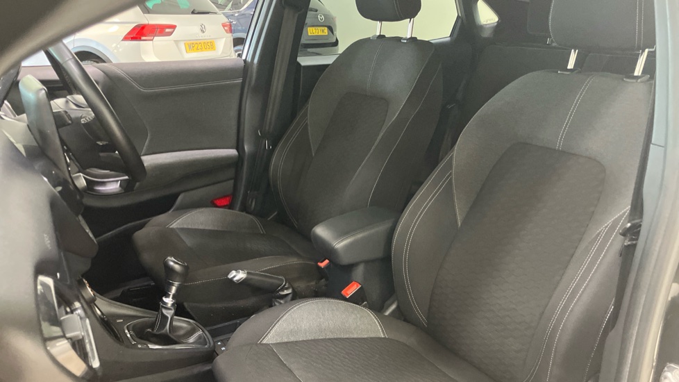 Ford Puma 1.0 EcoBoost Hybrid mHEV Titanium 5dr Petrol Hatchback - Image 37