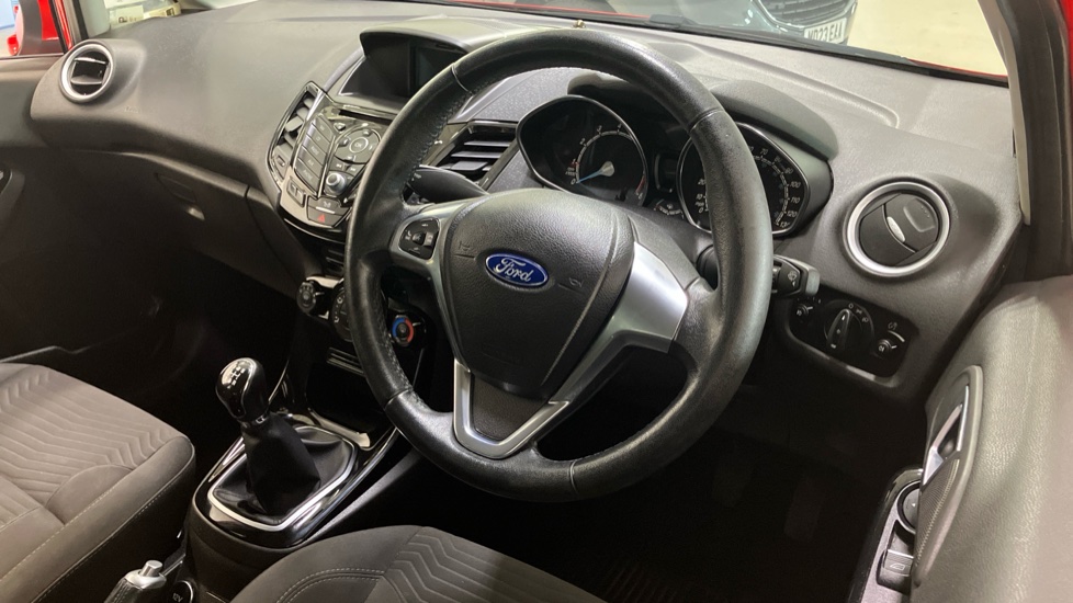 Ford Fiesta 1.25 82 Zetec 5dr Petrol Hatchback - Image 11