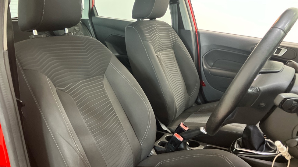 Ford Fiesta 1.25 82 Zetec 5dr Petrol Hatchback - Image 29