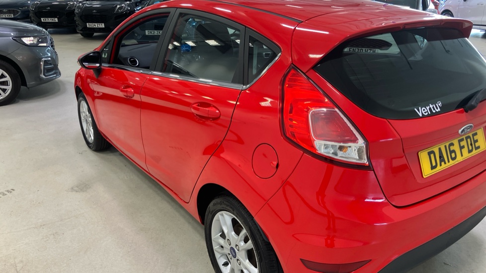 Ford Fiesta 1.25 82 Zetec 5dr Petrol Hatchback - Image 32