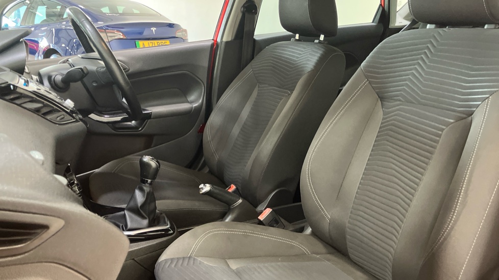 Ford Fiesta 1.25 82 Zetec 5dr Petrol Hatchback - Image 33