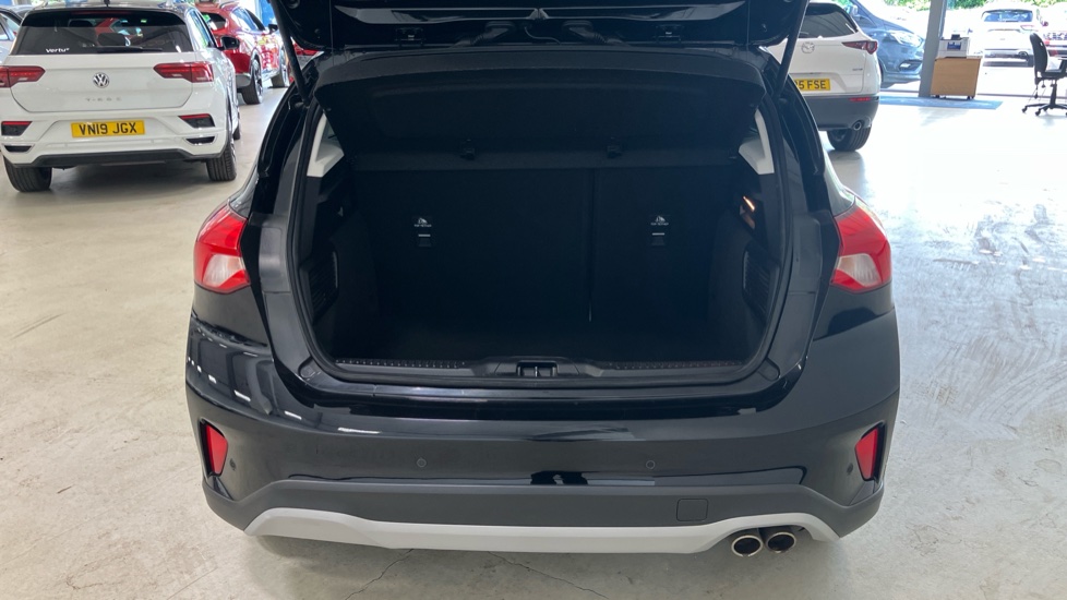 Ford Focus 1.0 EcoBoost 125 Active X 5dr Petrol Hatchback - Image 4