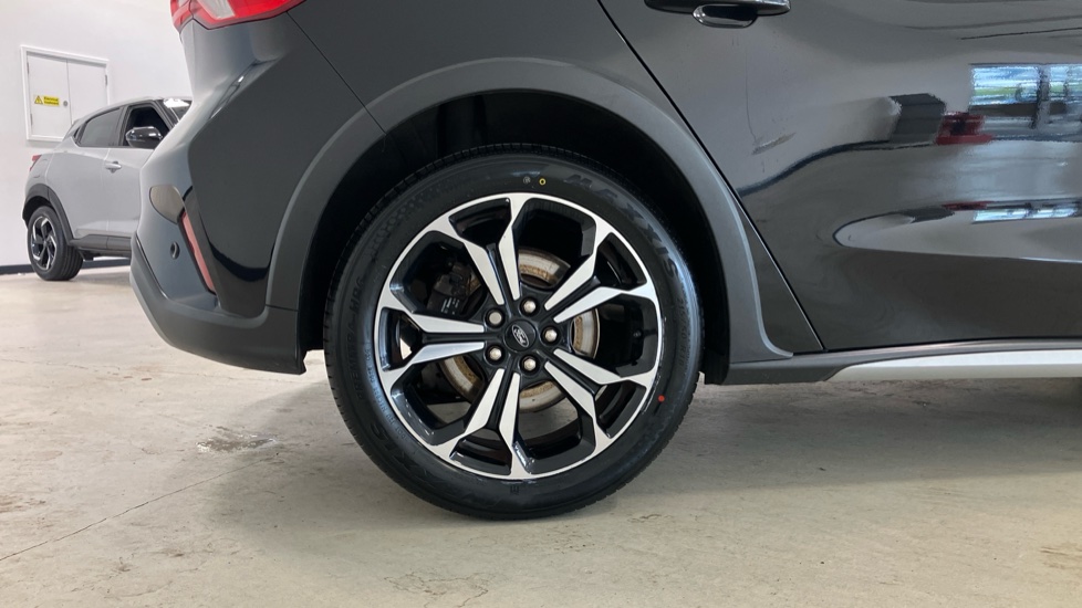 Ford Focus 1.0 EcoBoost 125 Active X 5dr Petrol Hatchback - Image 7