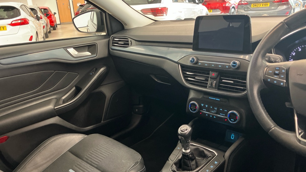 Ford Focus 1.0 EcoBoost 125 Active X 5dr Petrol Hatchback - Image 14