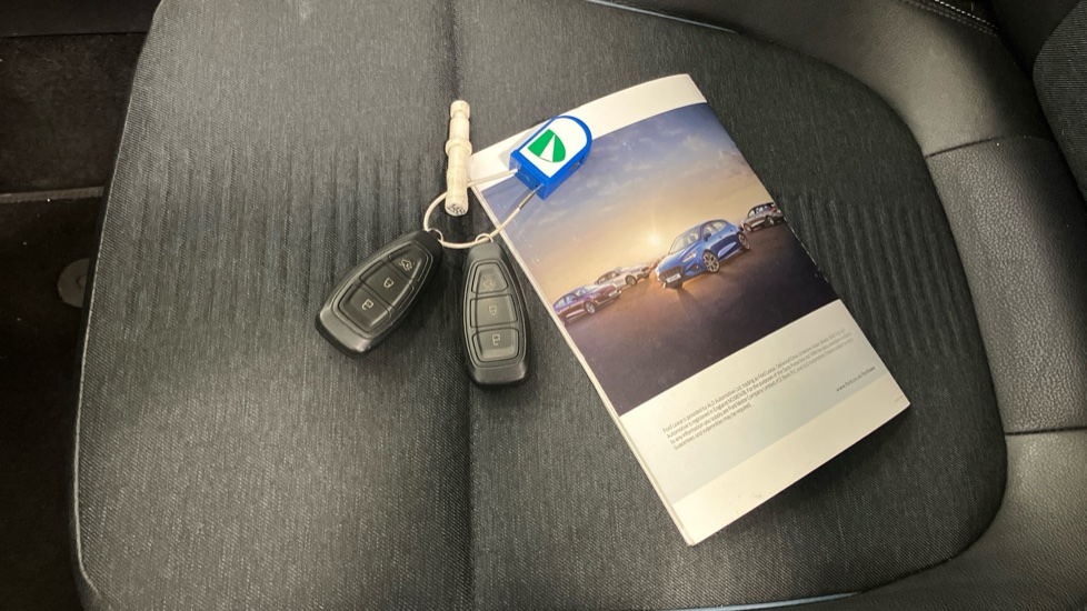 Ford Focus 1.0 EcoBoost 125 Active X 5dr Petrol Hatchback - Image 19