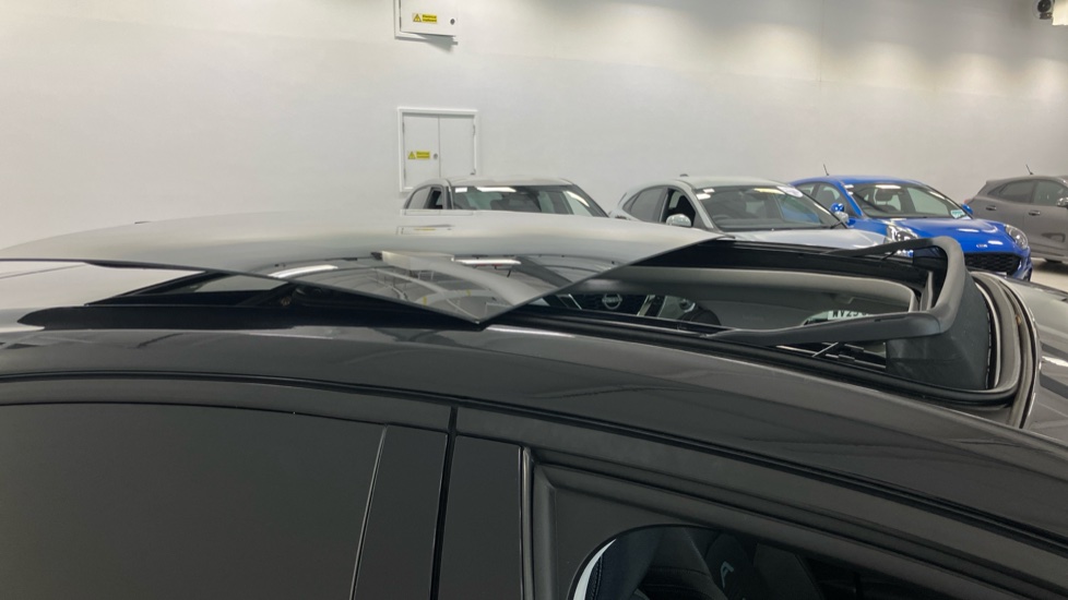 Ford Focus 1.0 EcoBoost 125 Active X 5dr Petrol Hatchback - Image 28