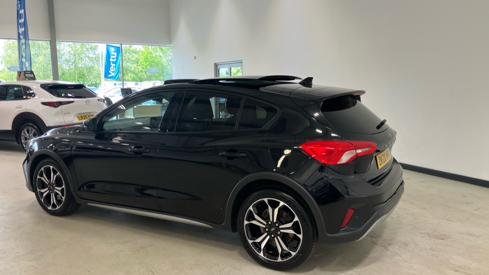 Ford Focus 1.0 EcoBoost 125 Active X 5dr Petrol Hatchback - Image 30
