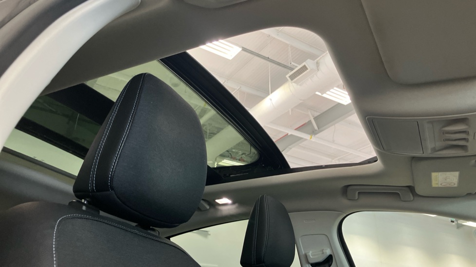 Ford Focus 1.0 EcoBoost 125 Active X 5dr Petrol Hatchback - Image 32
