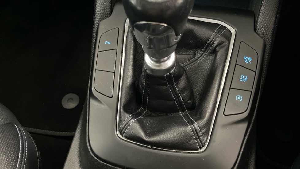 Ford Focus 1.0 EcoBoost 125 Active X 5dr Petrol Hatchback - Image 37