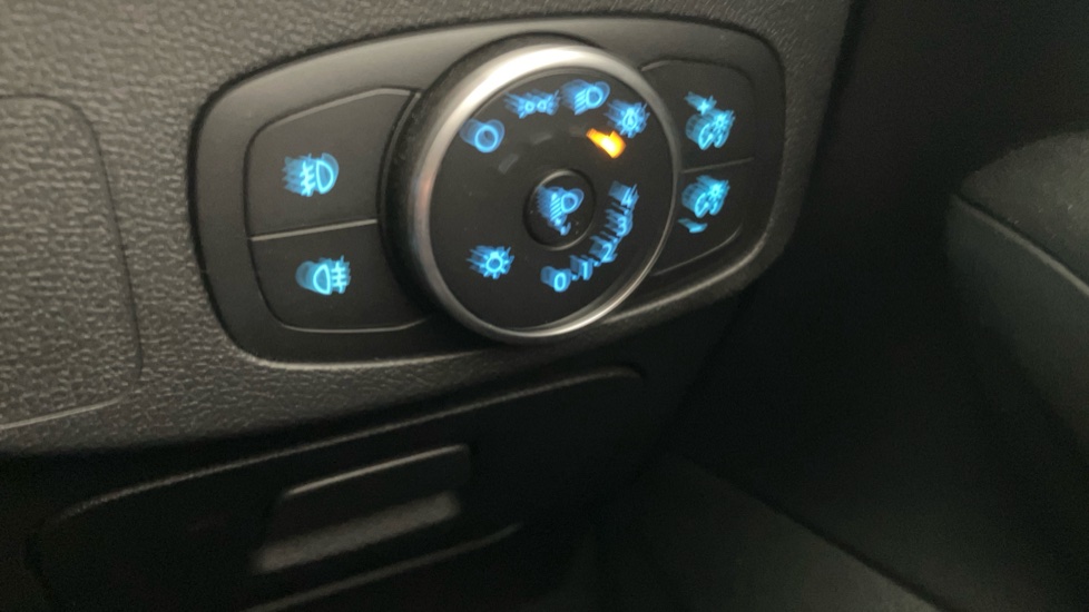 Ford Focus 1.0 EcoBoost 125 Active X 5dr Petrol Hatchback - Image 40