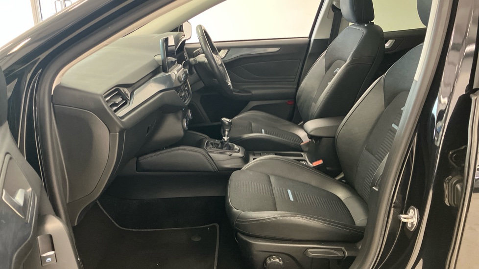 Ford Focus 1.0 EcoBoost 125 Active X 5dr Petrol Hatchback - Image 42