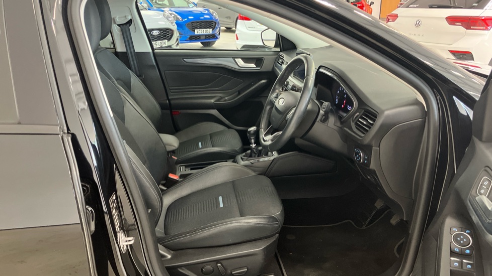 Ford Focus 1.0 EcoBoost 125 Active X 5dr Petrol Hatchback - Image 43