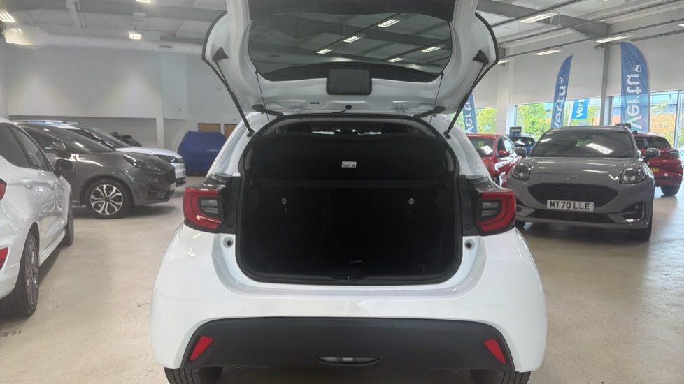 Toyota Yaris 1.5 Hybrid Design 5dr CVT Hybrid Hatchback - Image 4