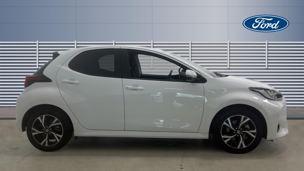 Toyota Yaris 1.5 Hybrid Design 5dr CVT Hybrid Hatchback - Image 5