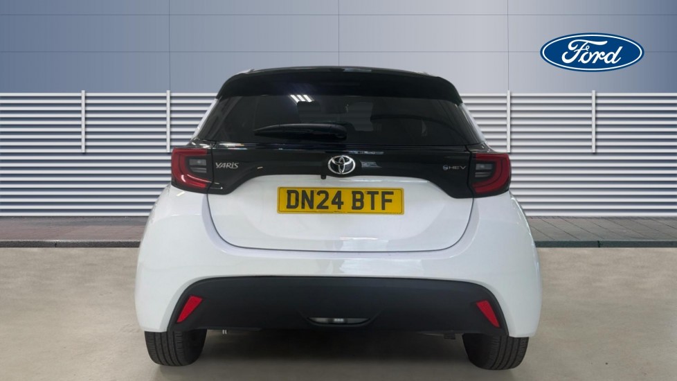Toyota Yaris 1.5 Hybrid Design 5dr CVT Hybrid Hatchback - Image 6