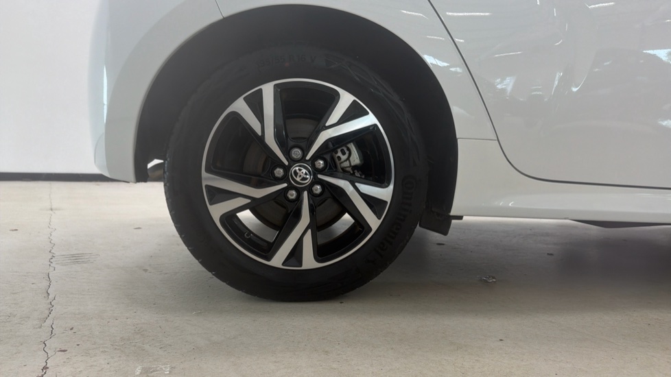 Toyota Yaris 1.5 Hybrid Design 5dr CVT Hybrid Hatchback - Image 7