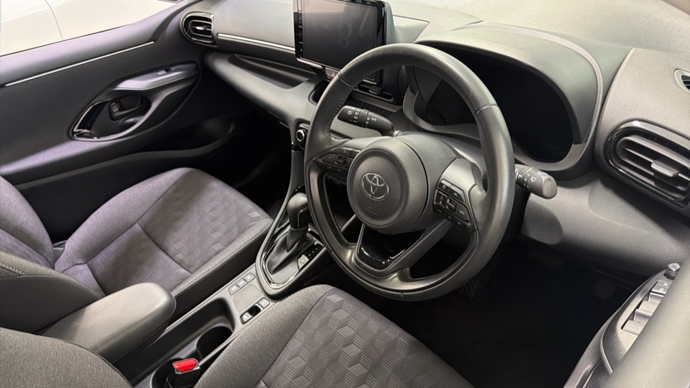 Toyota Yaris 1.5 Hybrid Design 5dr CVT Hybrid Hatchback - Image 11