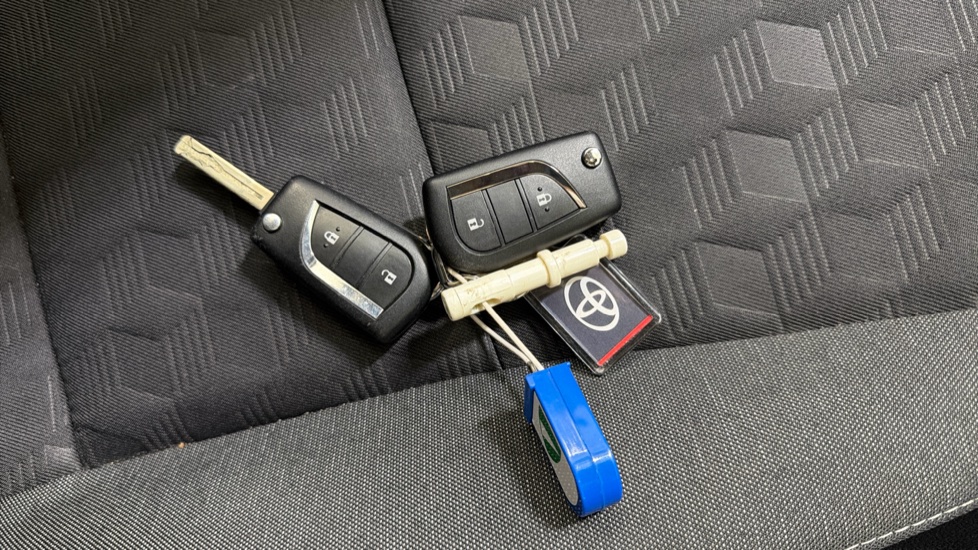 Toyota Yaris 1.5 Hybrid Design 5dr CVT Hybrid Hatchback - Image 20