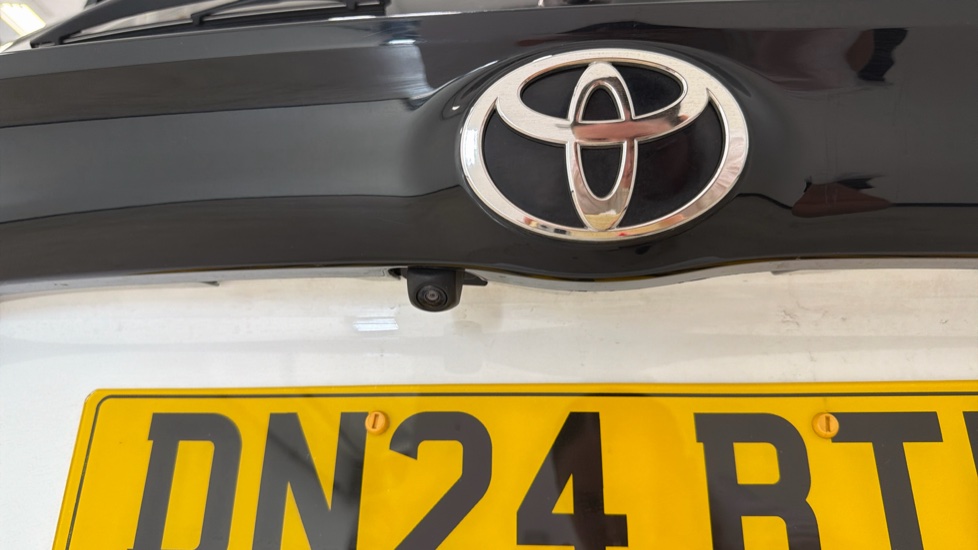 Toyota Yaris 1.5 Hybrid Design 5dr CVT Hybrid Hatchback - Image 21