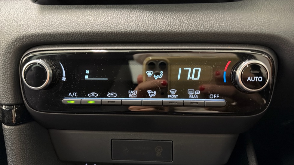 Toyota Yaris 1.5 Hybrid Design 5dr CVT Hybrid Hatchback - Image 25