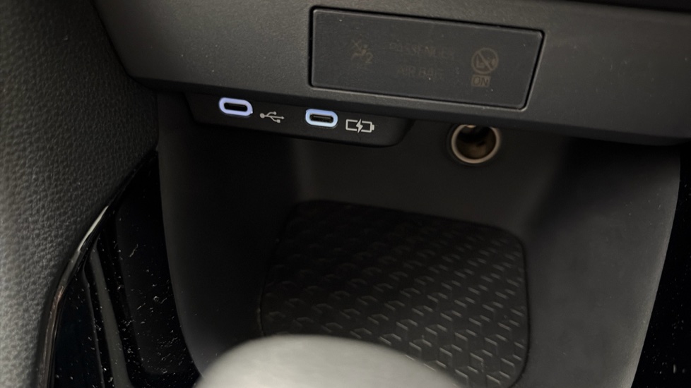 Toyota Yaris 1.5 Hybrid Design 5dr CVT Hybrid Hatchback - Image 40