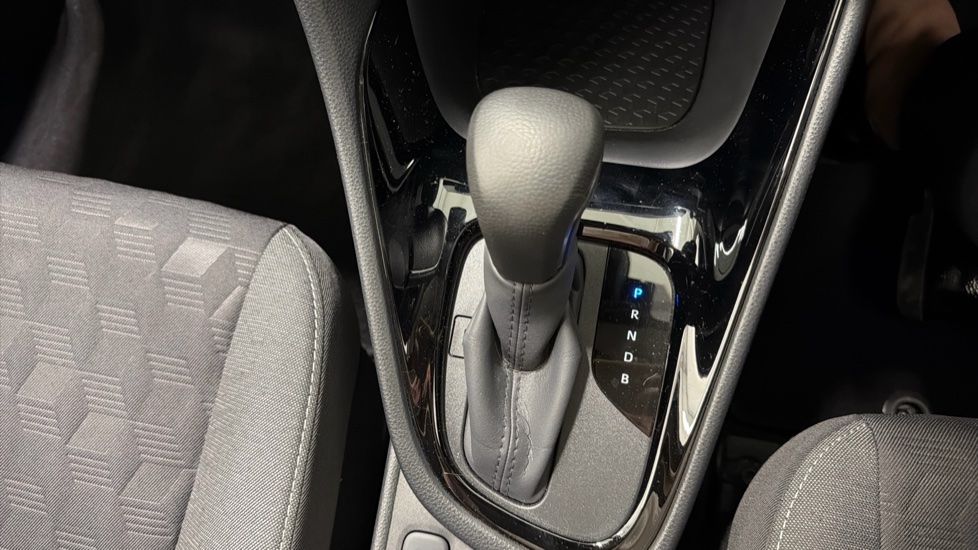 Toyota Yaris 1.5 Hybrid Design 5dr CVT Hybrid Hatchback - Image 41