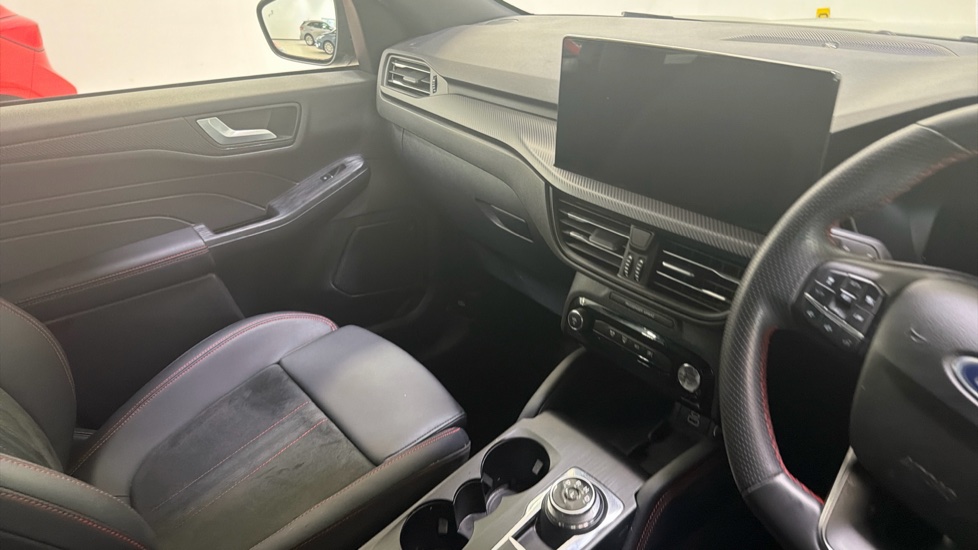 Ford Kuga 2.5 FHEV ST-Line 5dr CVT Hybrid Estate - Image 14