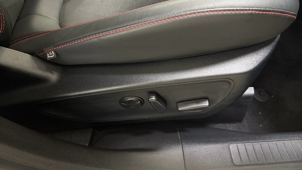 Ford Kuga 2.5 FHEV ST-Line 5dr CVT Hybrid Estate - Image 32