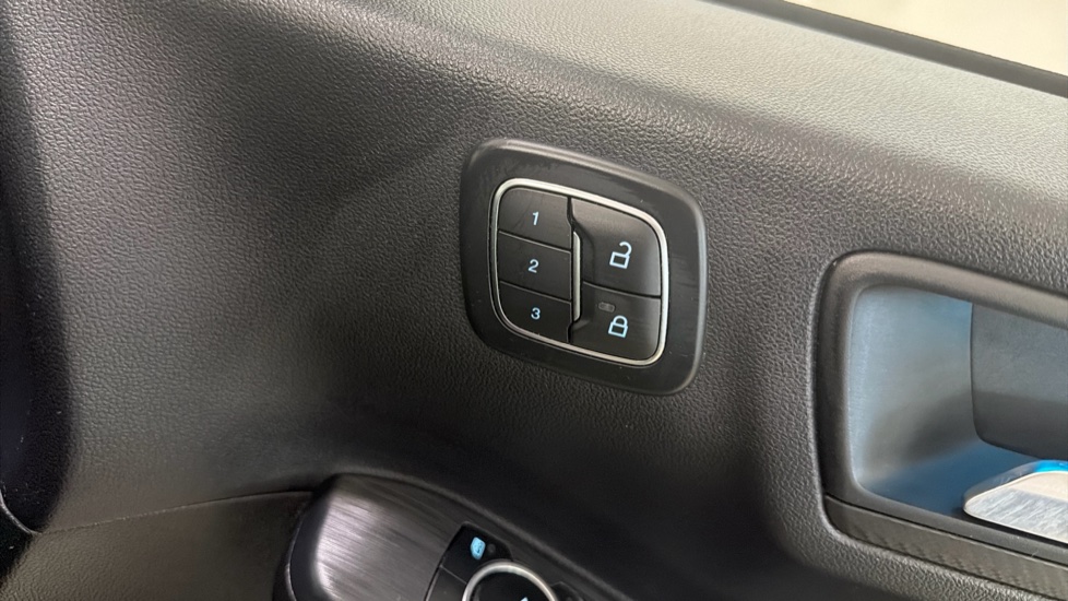 Ford Kuga 2.5 FHEV ST-Line 5dr CVT Hybrid Estate - Image 33