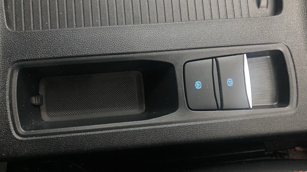 Ford Kuga 1.5 EcoBoost 150 ST-Line Edition 5dr Petrol Estate - Image 32
