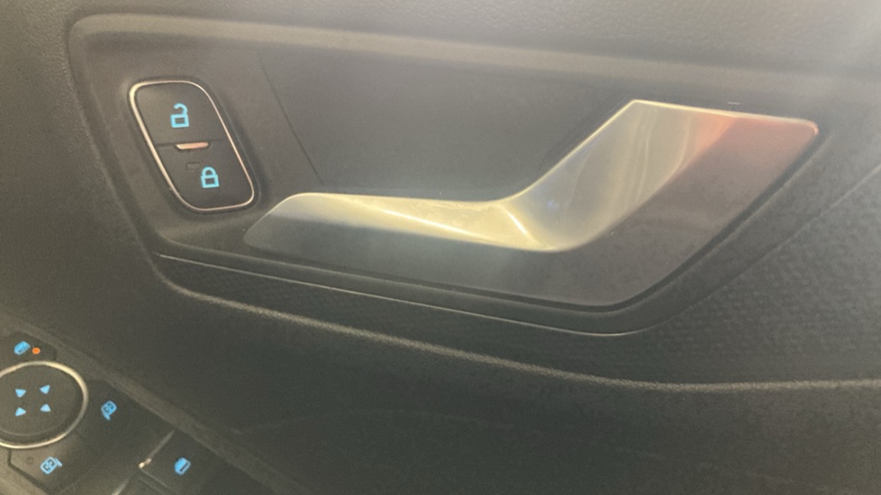 Ford Kuga 1.5 EcoBoost 150 ST-Line Edition 5dr Petrol Estate - Image 38