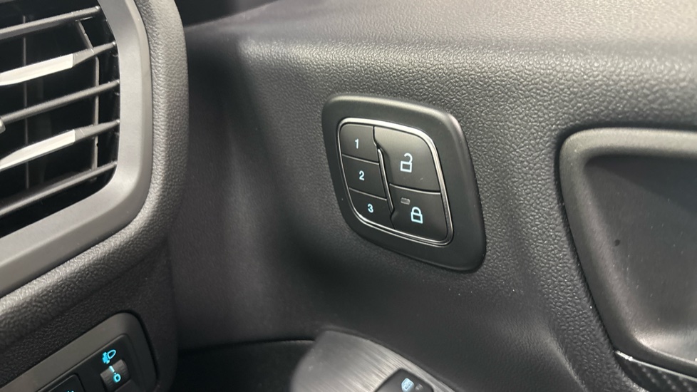 Ford Kuga 2.5 PHEV ST-Line X 5dr CVT Estate - Image 26