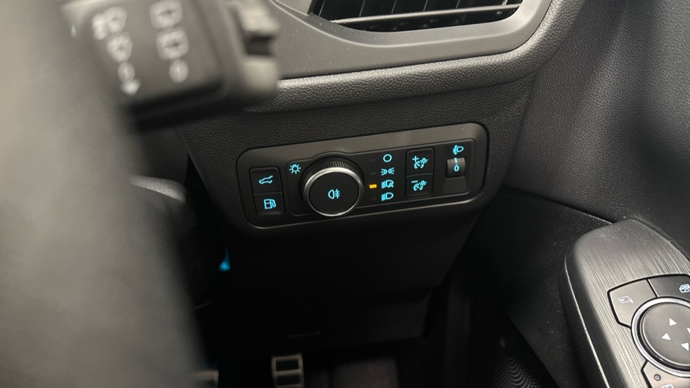 Ford Kuga 2.5 PHEV ST-Line X 5dr CVT Estate - Image 27