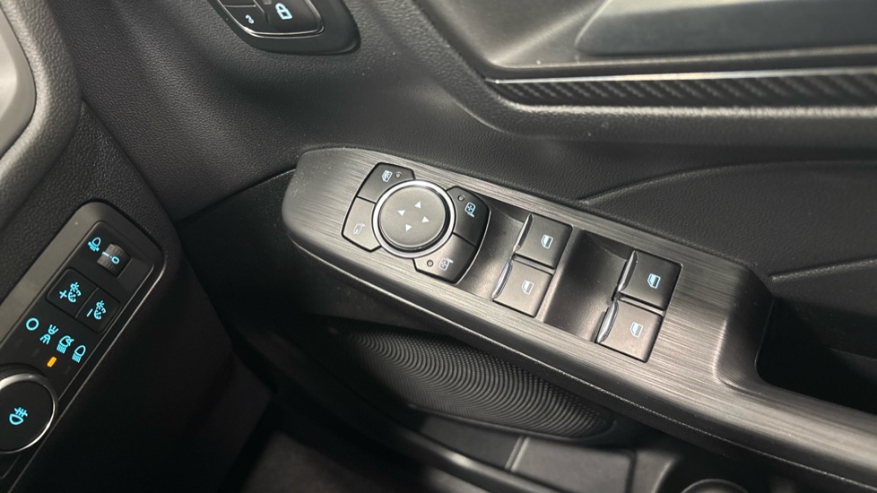 Ford Kuga 2.5 PHEV ST-Line X 5dr CVT Estate - Image 28