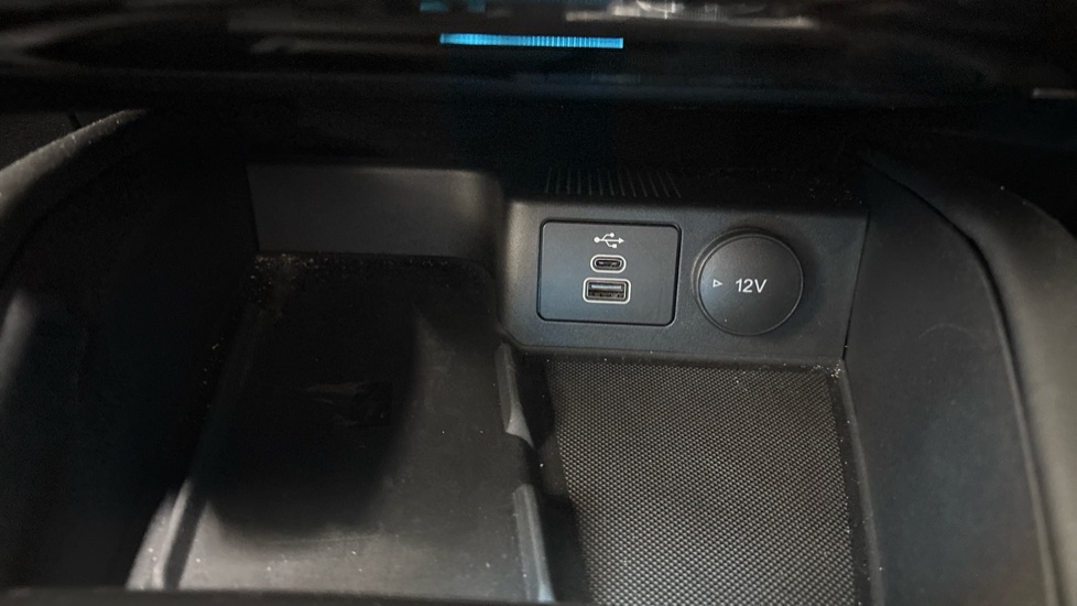 Ford Kuga 2.5 PHEV ST-Line X 5dr CVT Estate - Image 31