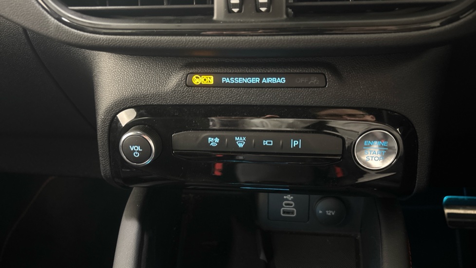 Ford Kuga 2.5 PHEV ST-Line X 5dr CVT Estate - Image 32
