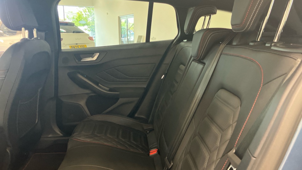 Ford Focus 1.0 EcoBoost Hybrid mHEV ST-Line X 5dr Auto Petrol Hatchback - Image 16