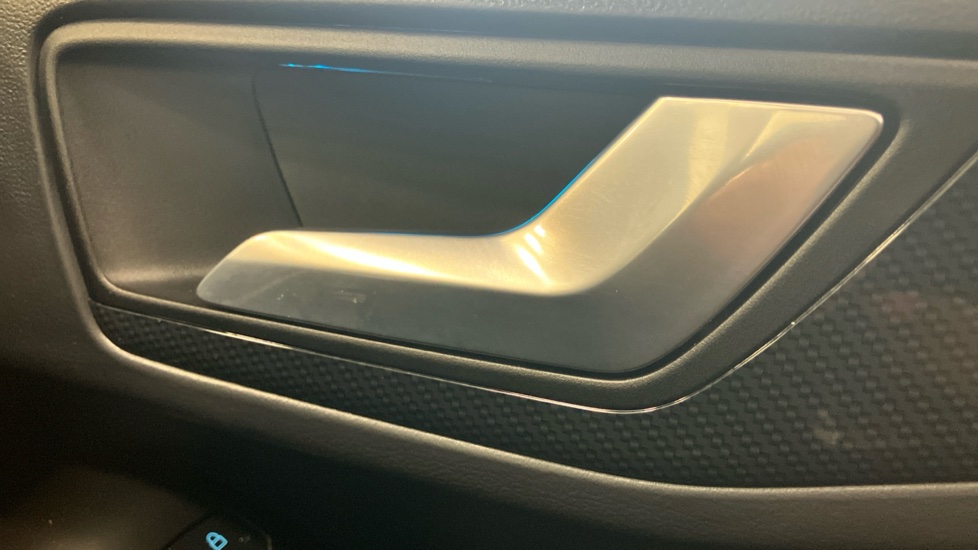 Ford Focus 1.0 EcoBoost Hybrid mHEV ST-Line X 5dr Auto Petrol Hatchback - Image 36