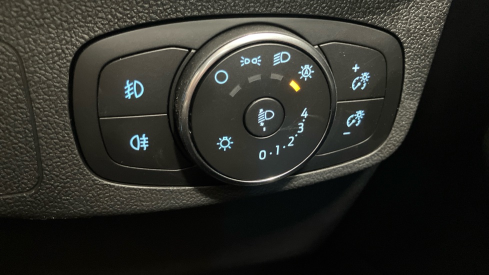 Ford Focus 1.0 EcoBoost Hybrid mHEV ST-Line X 5dr Auto Petrol Hatchback - Image 38